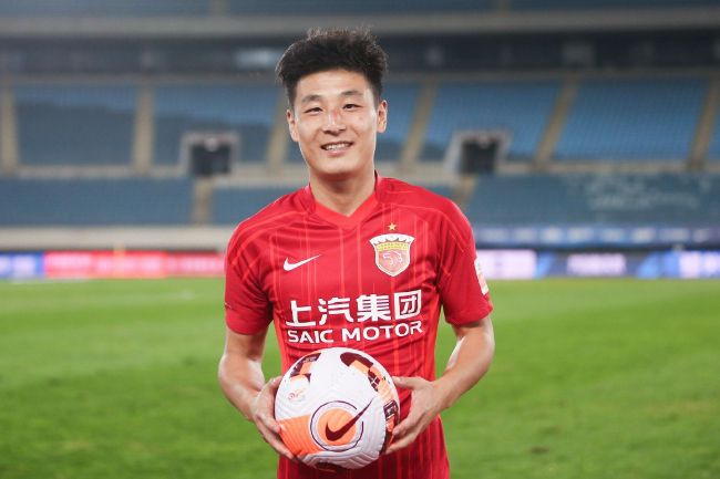 他将头埋进双腿间吮小核图片